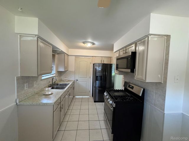 8847 WOODBINE, Redford Charter Township, MI 48239