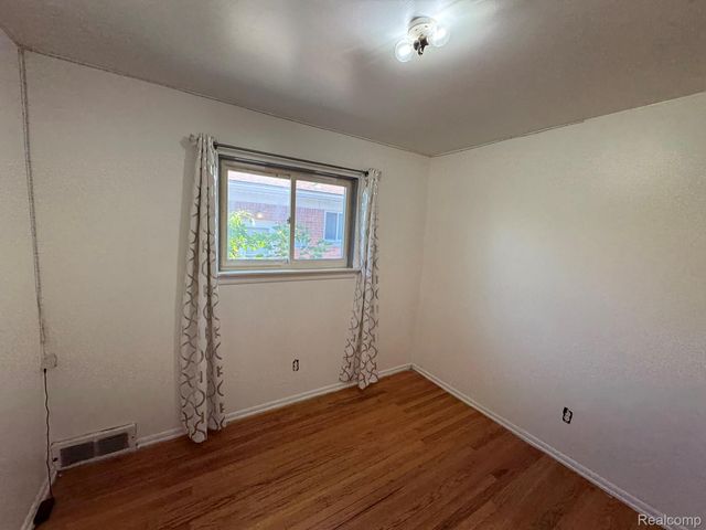 8847 WOODBINE, Redford Charter Township, MI 48239