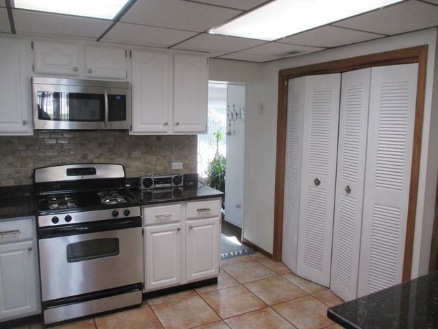 4325 W 99th Place, Oak Lawn, IL 60453