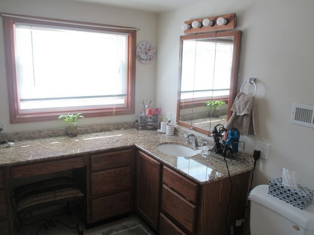 4325 W 99th Place, Oak Lawn, IL 60453