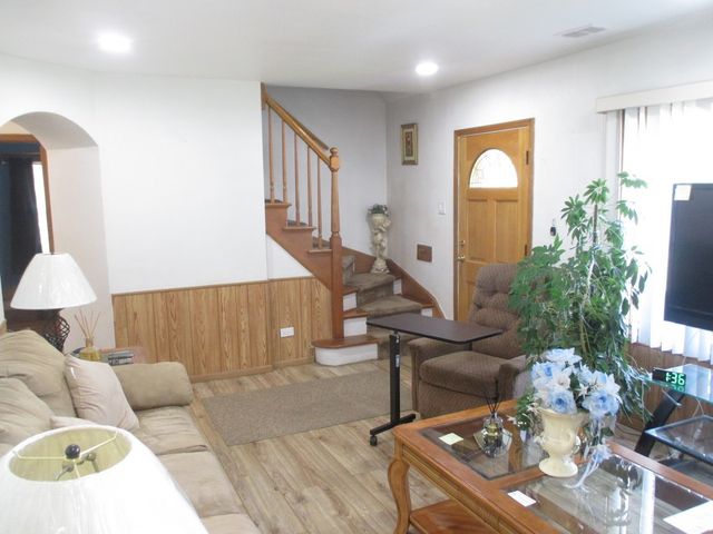 4325 W 99th Place, Oak Lawn, IL 60453