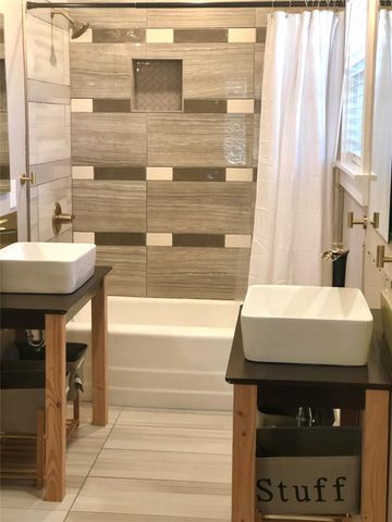 1221 S Austin Ave, Georgetown, TX 78626