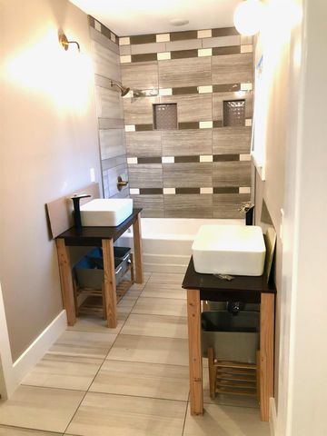 1221 S Austin Ave, Georgetown, TX 78626