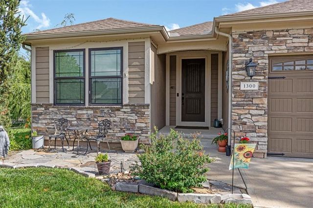 1300 N 4th St East Street, Louisburg, KS 66053