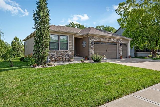 1300 N 4th St East Street, Louisburg, KS 66053