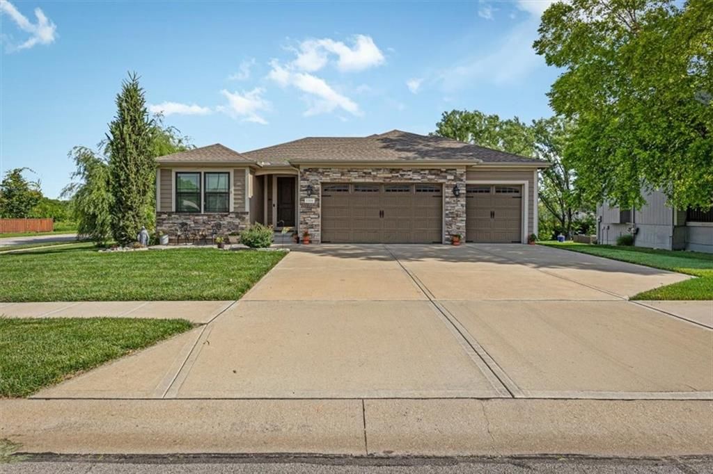 1300 N 4th St East Street, Louisburg, KS 66053