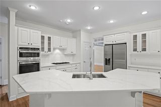1021 Oakpointe Place, Dunwoody, GA 30338