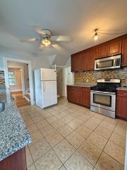 1186 Chestnut St 1186, Newton, MA 02464
