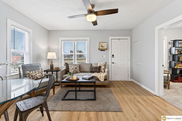 2915 N 206 Street, Elkhorn, NE 68022