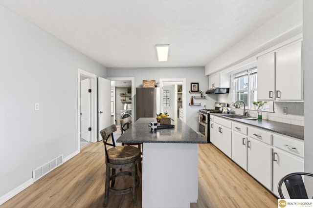 2915 N 206 Street, Elkhorn, NE 68022