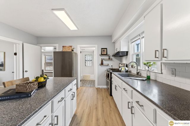 2915 N 206 Street, Elkhorn, NE 68022