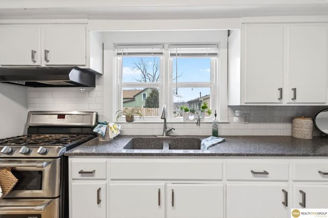 2915 N 206 Street, Elkhorn, NE 68022