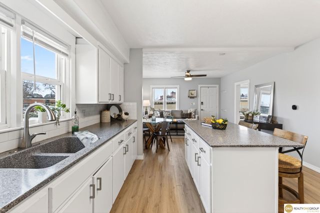 2915 N 206 Street, Elkhorn, NE 68022