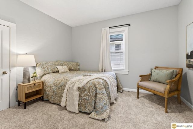 2915 N 206 Street, Elkhorn, NE 68022