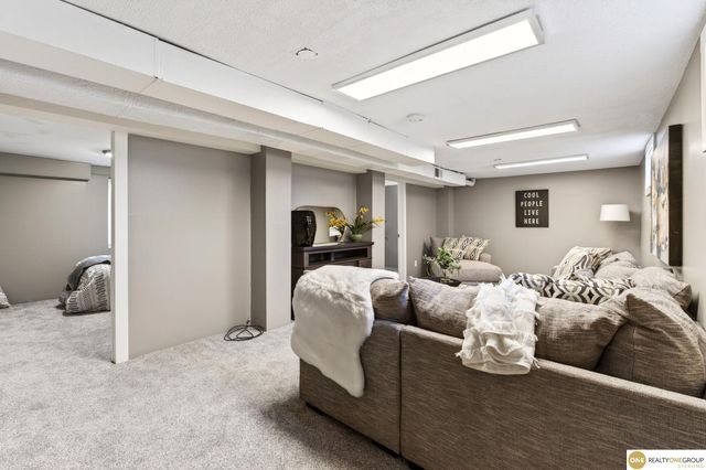 2915 N 206 Street, Elkhorn, NE 68022