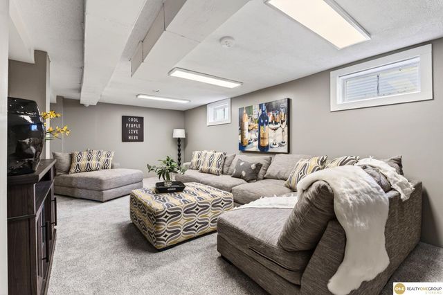 2915 N 206 Street, Elkhorn, NE 68022