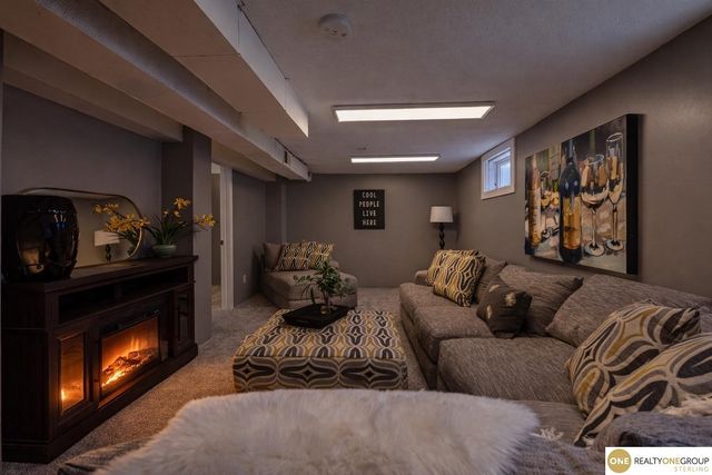 2915 N 206 Street, Elkhorn, NE 68022