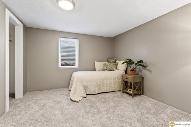 2915 N 206 Street, Elkhorn, NE 68022