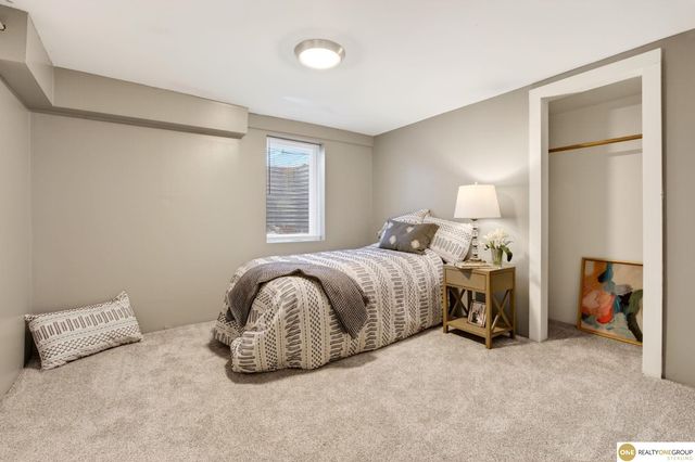 2915 N 206 Street, Elkhorn, NE 68022