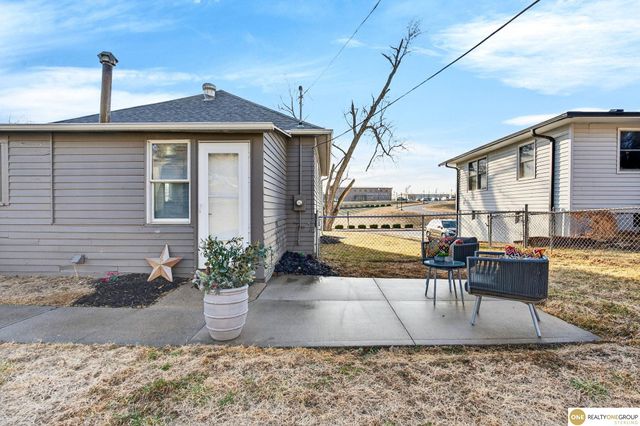 2915 N 206 Street, Elkhorn, NE 68022