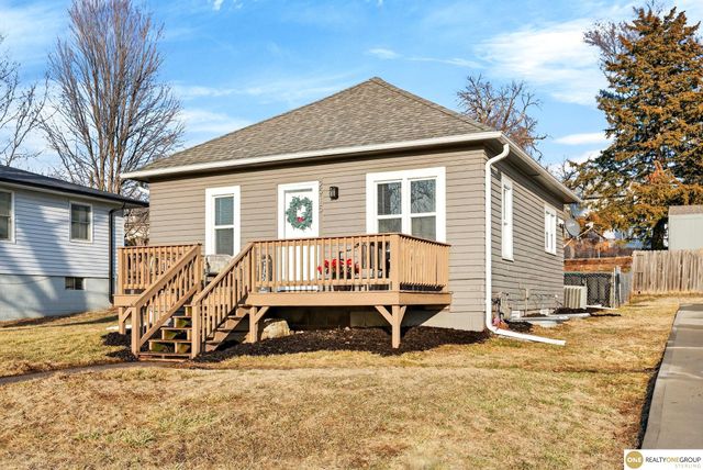 2915 N 206 Street, Elkhorn, NE 68022