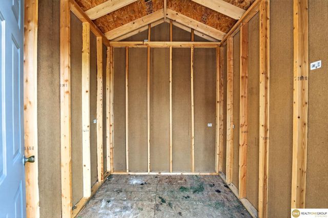 2915 N 206 Street, Elkhorn, NE 68022