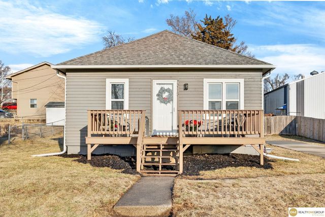 2915 N 206 Street, Elkhorn, NE 68022