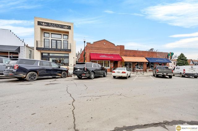 2915 N 206 Street, Elkhorn, NE 68022