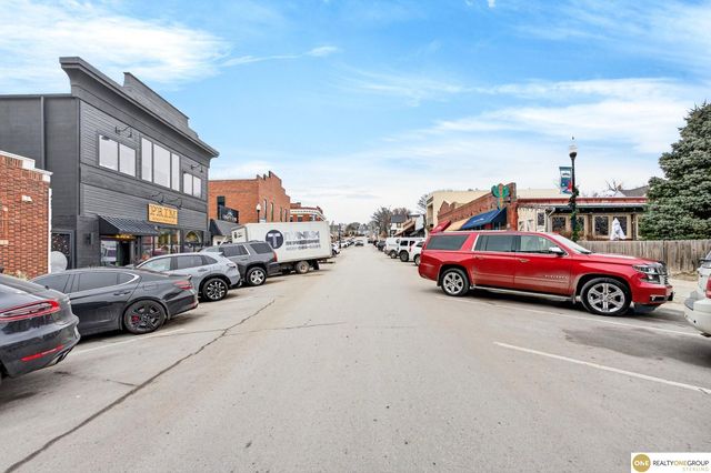 2915 N 206 Street, Elkhorn, NE 68022