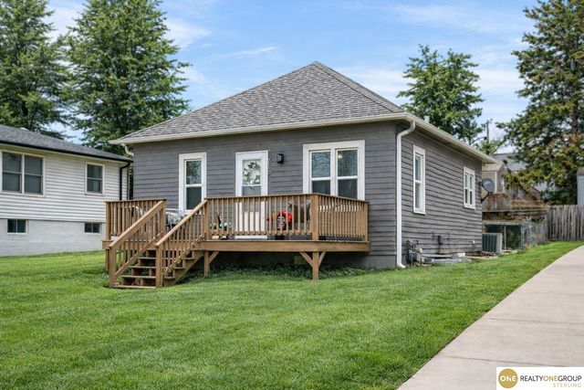 2915 N 206 Street, Elkhorn, NE 68022