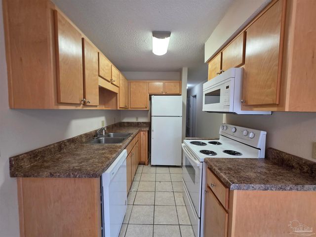 1440 N 61st Ave 8D, Pensacola, FL 32506