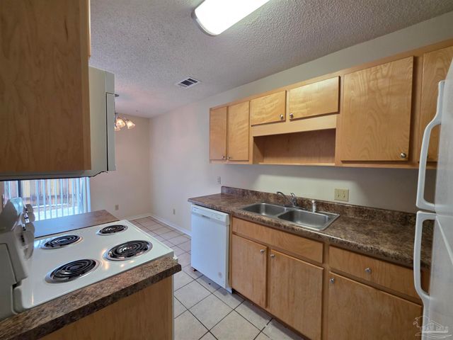 1440 N 61st Ave 8D, Pensacola, FL 32506