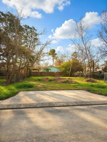 125 Bay Shore Drive, La Porte, TX 77571