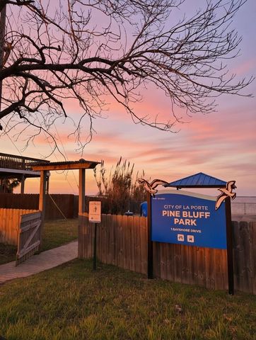 125 Bay Shore Drive, La Porte, TX 77571