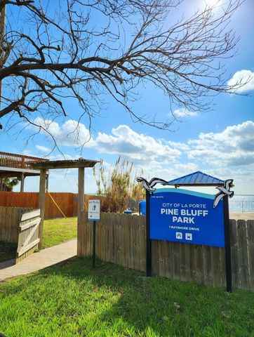 125 Bay Shore Drive, La Porte, TX 77571