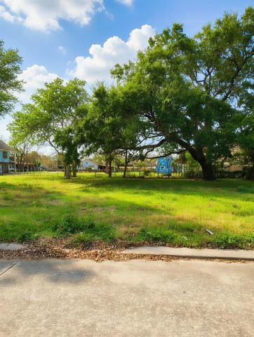 125 Bay Shore Drive, La Porte, TX 77571