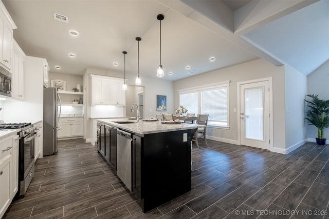 2942 N Briarwood Avenue, Catoosa, OK 74015