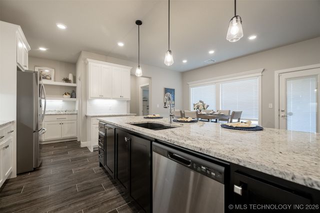 2942 N Briarwood Avenue, Catoosa, OK 74015