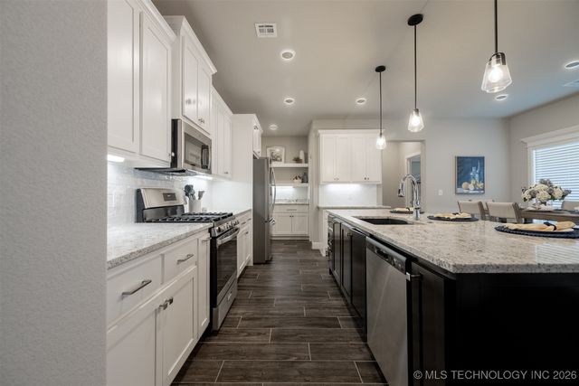 2942 N Briarwood Avenue, Catoosa, OK 74015