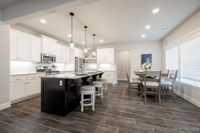 2942 N Briarwood Avenue, Catoosa, OK 74015