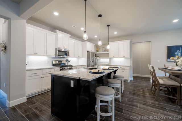 2942 N Briarwood Avenue, Catoosa, OK 74015