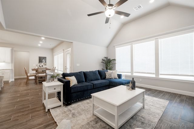 2942 N Briarwood Avenue, Catoosa, OK 74015