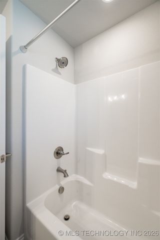 2942 N Briarwood Avenue, Catoosa, OK 74015