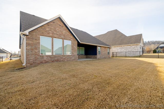 2942 N Briarwood Avenue, Catoosa, OK 74015
