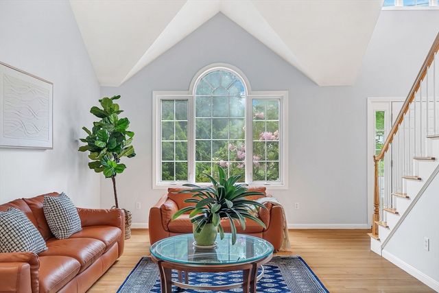 22 Hillcrest Dr, Acton, MA 01720
