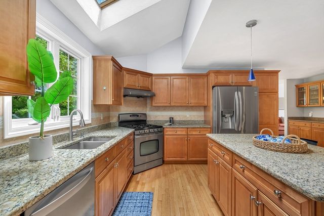 22 Hillcrest Dr, Acton, MA 01720