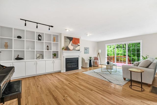 22 Hillcrest Dr, Acton, MA 01720