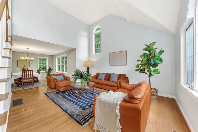 22 Hillcrest Dr, Acton, MA 01720