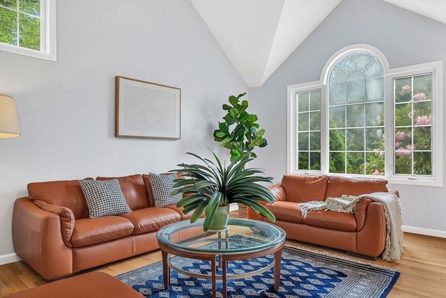 22 Hillcrest Dr, Acton, MA 01720