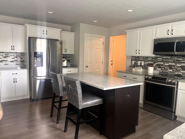 273 Silver Lake TRAIL, Oconomowoc, WI 53066